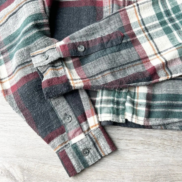 American Eagle Cropped Button Up  Flannel - Picture 10 of 13